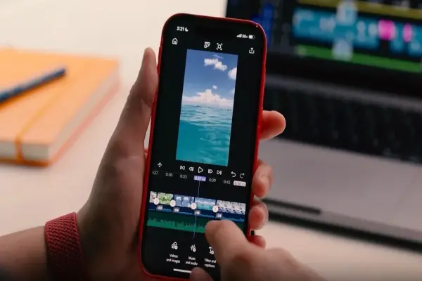 Adobe Premiere Ra Mắt Trên iPhone: Miễn Phí Tải Về với Công Cụ Chỉnh Sửa "Mobile-First" và AI Firefly